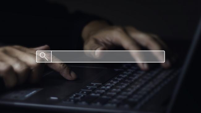 Investigations sur internet : modalités d’application du dispositif d’enquêtes ciblées sous pseudonyme