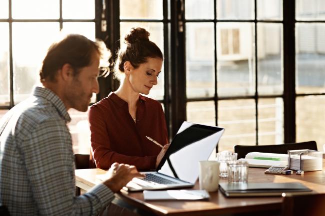 A quel moment considère-t-on que l’époux commun en biens a renoncé à sa qualité d’associé ?