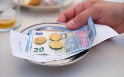 Les pourboires centralisés par l’employeur et reversés aux salariés sont soumis à cotisations